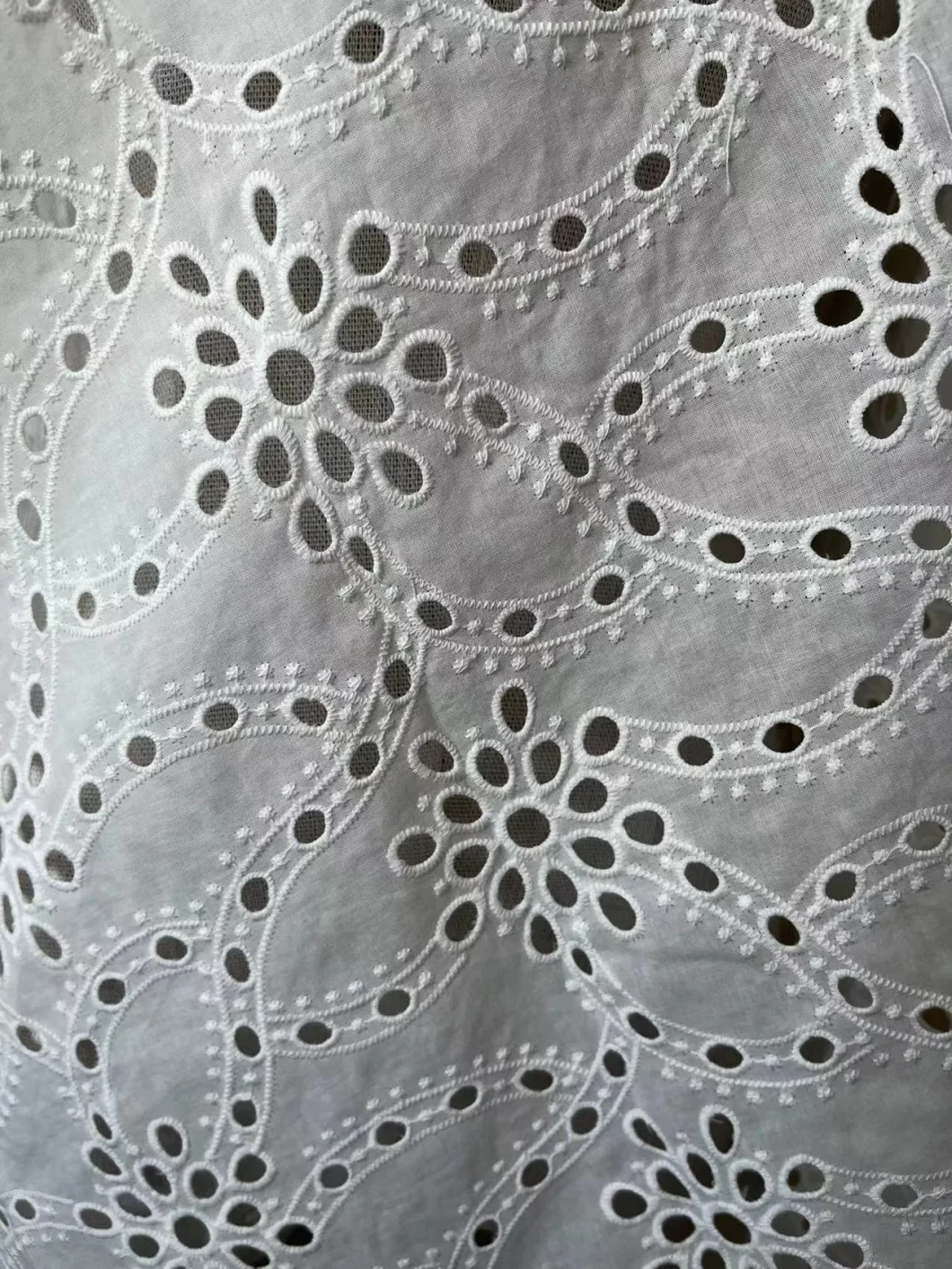 Factory Price 100% Cotton Embroidery Eyelet Lace Flower Fabric with Wholesale Price